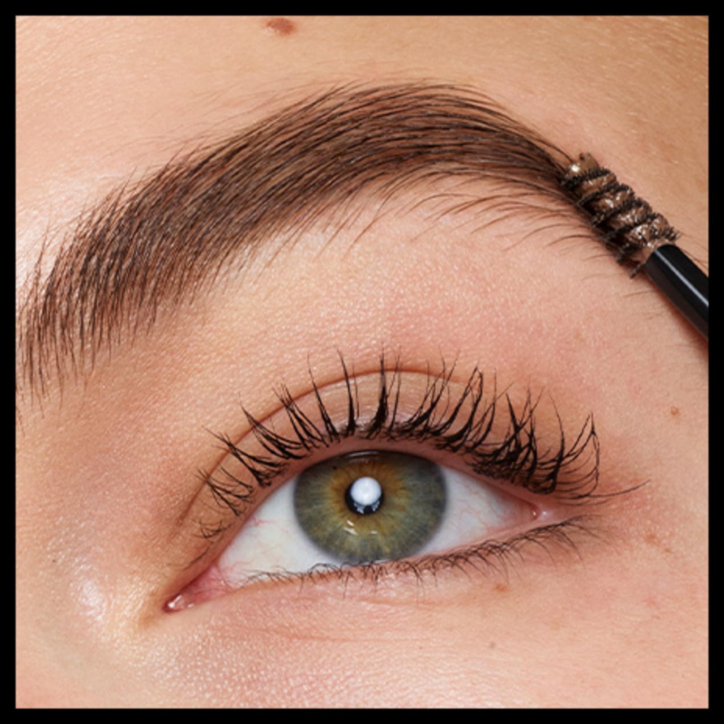 COVERGIRL - Easy Breezy Brow Volumizing Gel, Holds Brows for 24 Hours, Infused with Argan Oil & Biotin, 100% Cruelty-Free